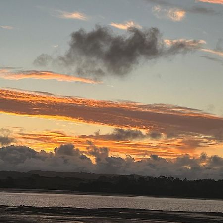Absolute Waterfront Serenity Near Auckland Clarks Beach Esterno foto